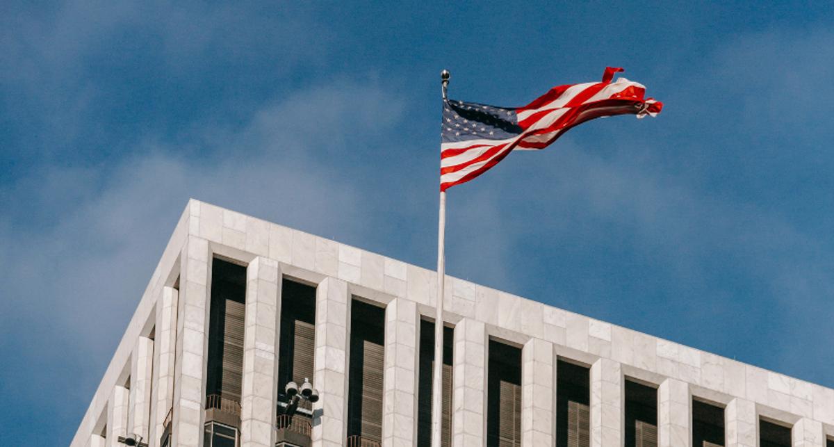 El Entorno Regulatorio PFAS de los Estados Unidos — Desde un Patchwork liderado por el Estado hasta la Responsabilidad Federal